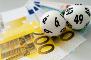 Lottokugeln auf Euroscheinen