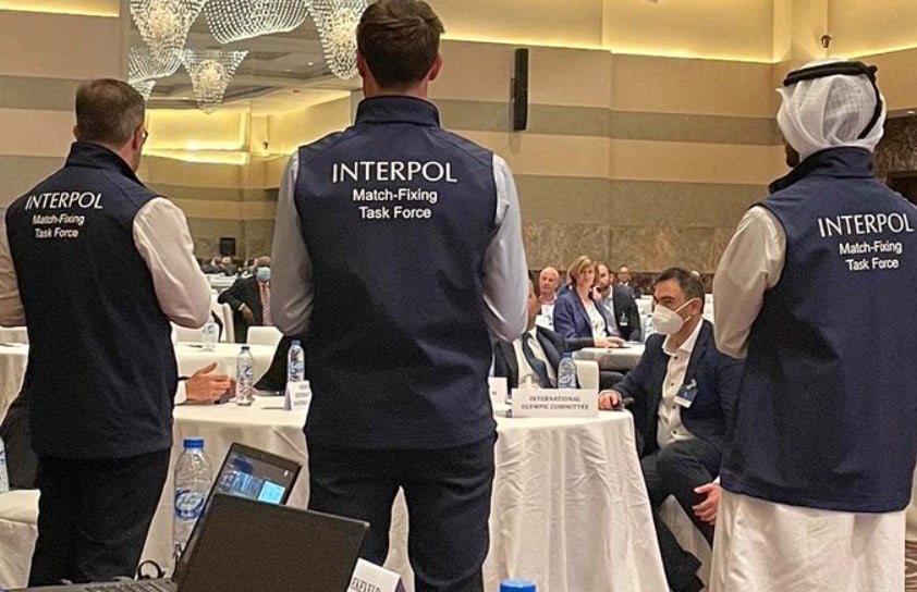 INTERPOL Match Fixing Task Force Männer mit Westen Westen