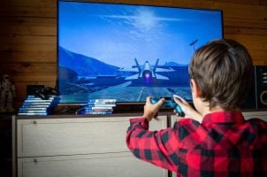 Kind, Fernseher, Videospiel