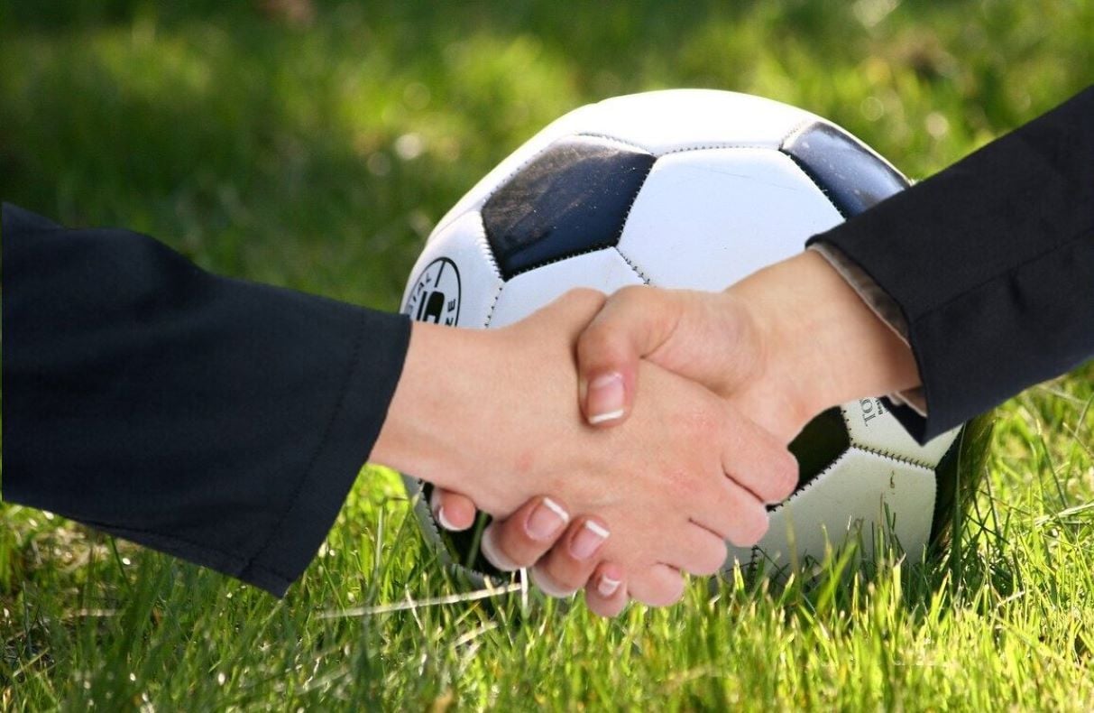 Fußball, Händeschütteln