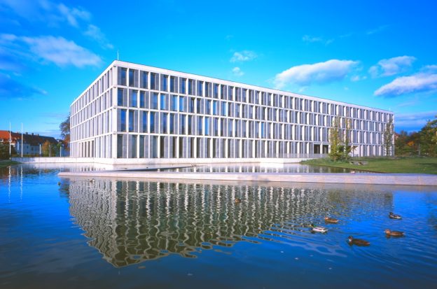 Gebäude, Bundesarbeitsgericht, Teich