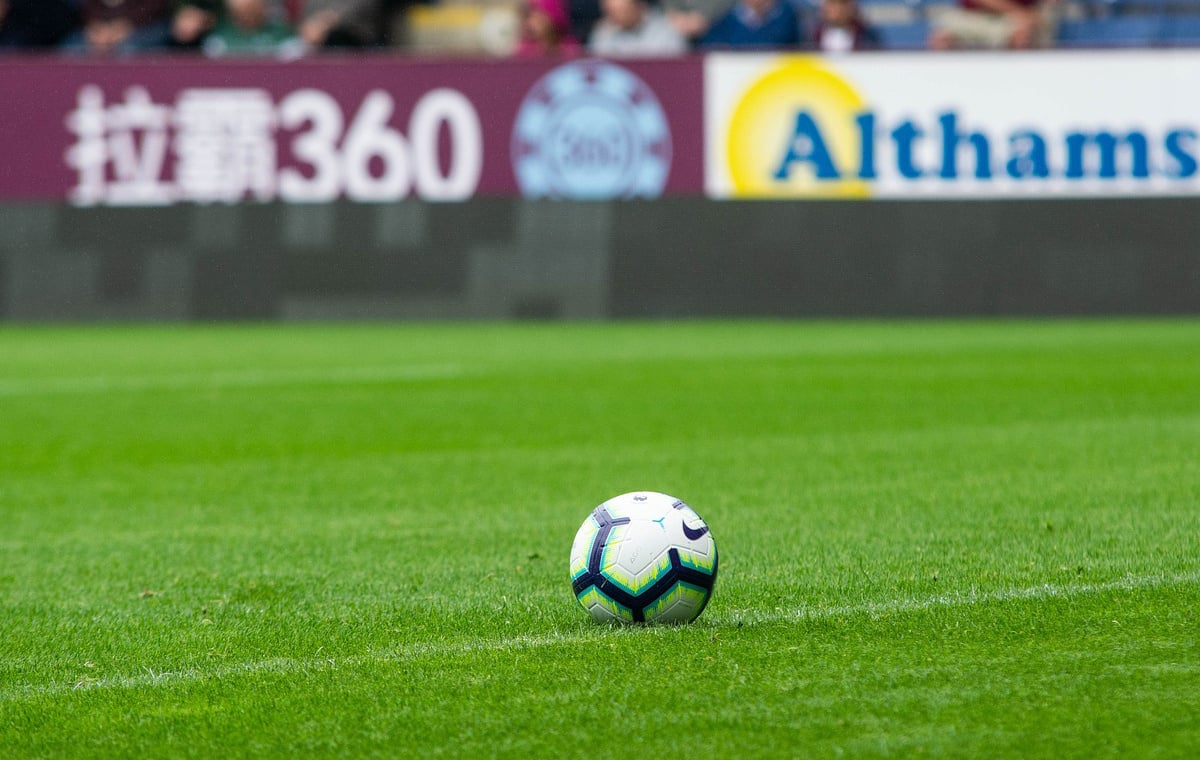 Fußball auf dem Rasen