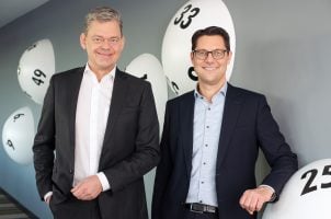 Lotto Niedersachsen-Geschäftsführer Axel Holthaus und Sven Osthoff