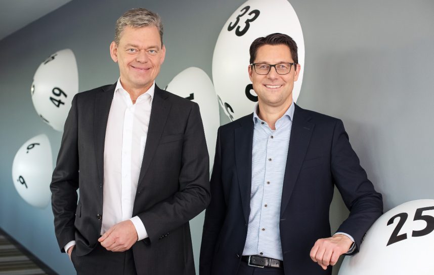 Lotto Niedersachsen-Geschäftsführer Axel Holthaus und Sven Osthoff