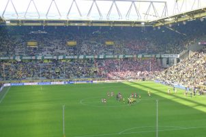 Sportwetten-Fans sehen den BVB vorn (Bild: Flickr/Wales Gibbons, CC BY 2.0) Stadion Dortmund