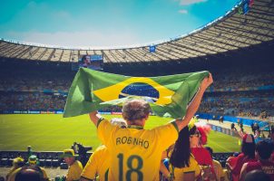 Fußballfan, brasilianische Fahne