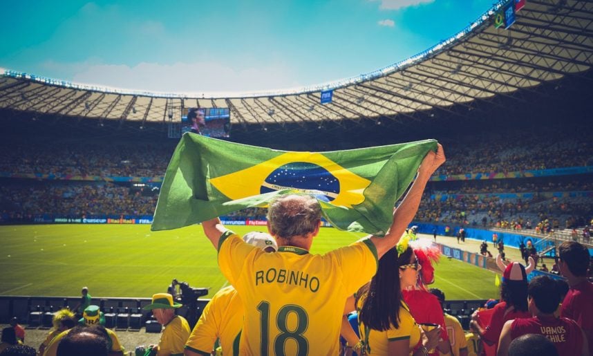 Fußballfan, brasilianische Fahne
