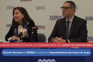 SERNAC-Direktor Andrés Herrera und SCJ-Chefin Vivien Villagrán