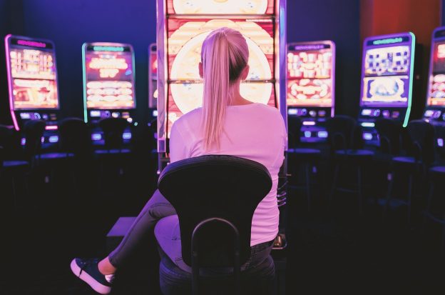 Frau im Casino