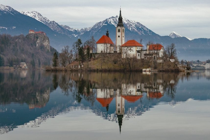 Slowenien, Kirche im See