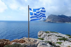 Griechische Flagge auf Insel