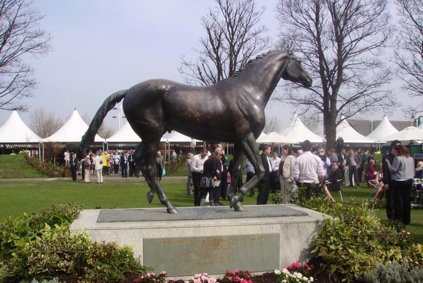 Aintree Pferdestatue