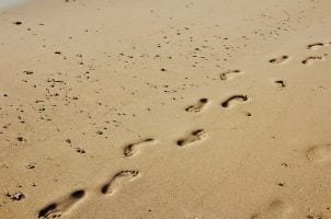 Fußspuren im Sand