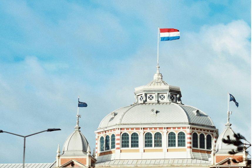 Fahne Niederlande, Gebäude