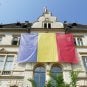 Rumänische Flagge auf Gebäude