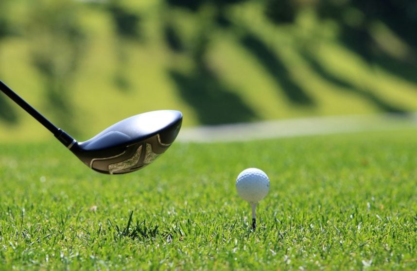 Golfschläger und Ball