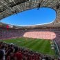 Blick in volles Fußballstadion