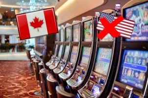 Spielautomaten, Flaggen USA und Kanada, rotes Kreuz