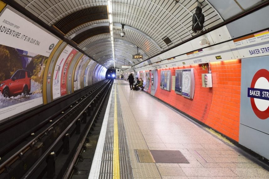 Londoner U-Bahnsteig