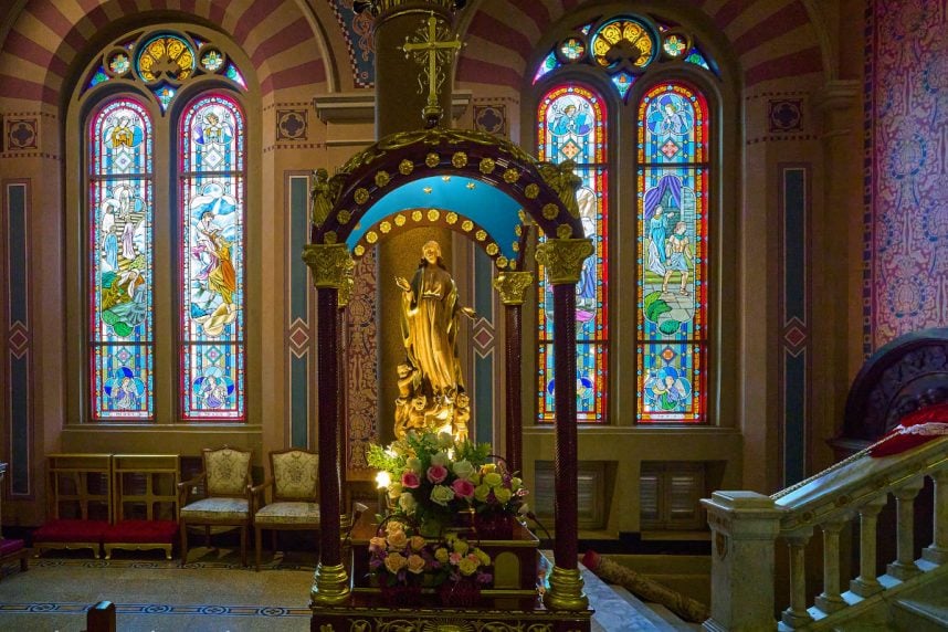 Altar in Kirche