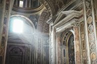Lichtschein in einer Kirche