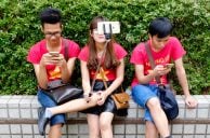 Japaner mit Smartphones