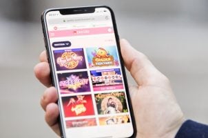 Smartphone mit Online-Casino