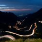 Landesweit verpflichtendes Selbstsperrsystem in Rumänien (Bild:Unsplash/Andrei Seritan) Straße bei Nacht