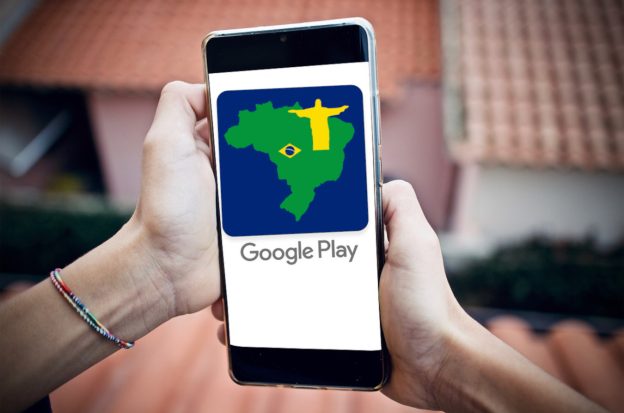 Hände halten Smartphone, Google Play Store