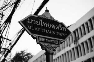 Straßenschild in Thailand