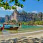 Boote am Strand in Thailand