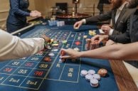 Spieler am Casino-Tisch