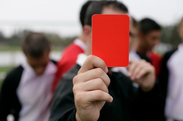 Schiedsrichter mit Roter Karte