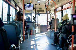 Bus mit Passagieren