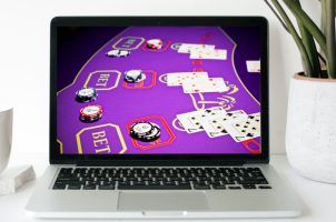 Notebook mit Glücksspiel-Content