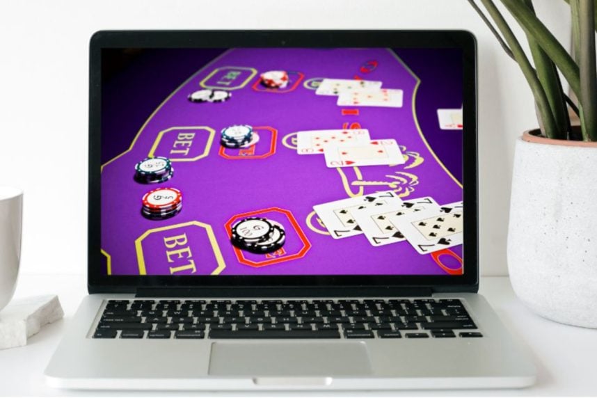 Notebook mit Glücksspiel-Content