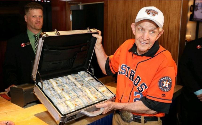 Jim "Mattress Mack" McIngvale mit Geldkoffer