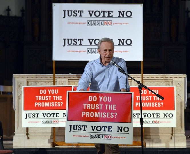 Former Congressman Bob Steele speaks at a Springfield anti-casino rally