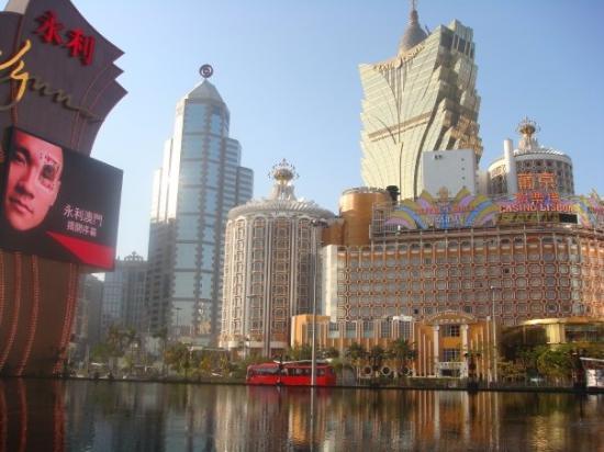 Macau casino revenues down in August 2014