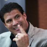 Jose Canseco Loses a Finger, While Daniel Colman Wags One at Hellmuth