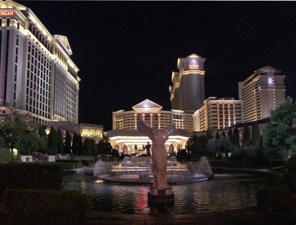 Caesars junior bondholders fight restructuring