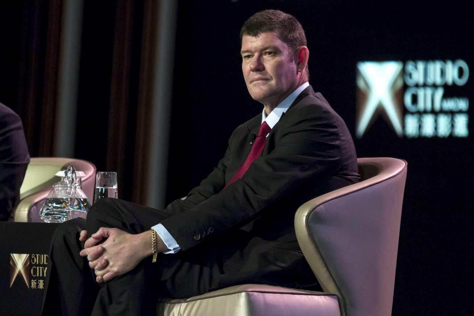 Crown Resorts China detain employees James Packer