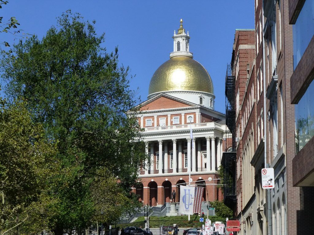 Massachusetts Legislature online gambling DFS