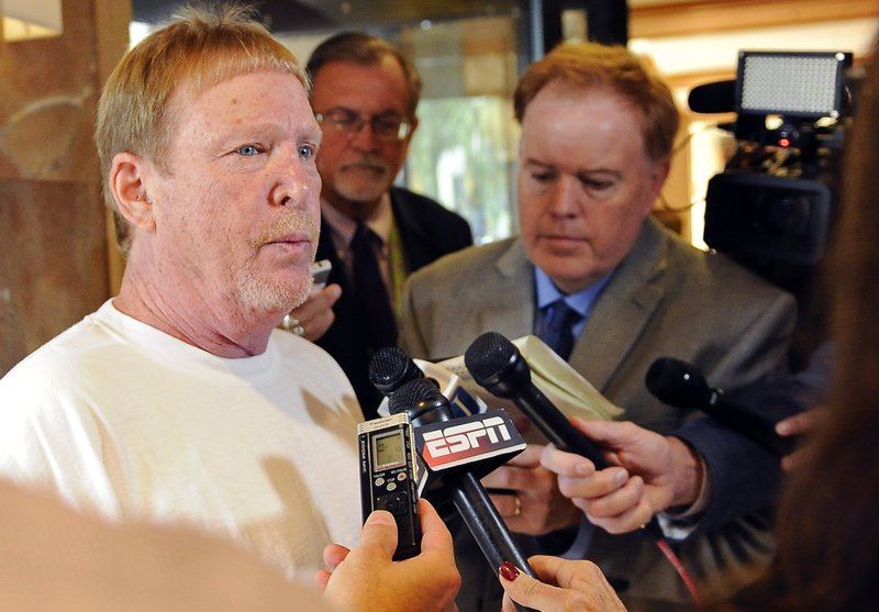 Oakland Raiders Mark Davis Sheldon Adelson