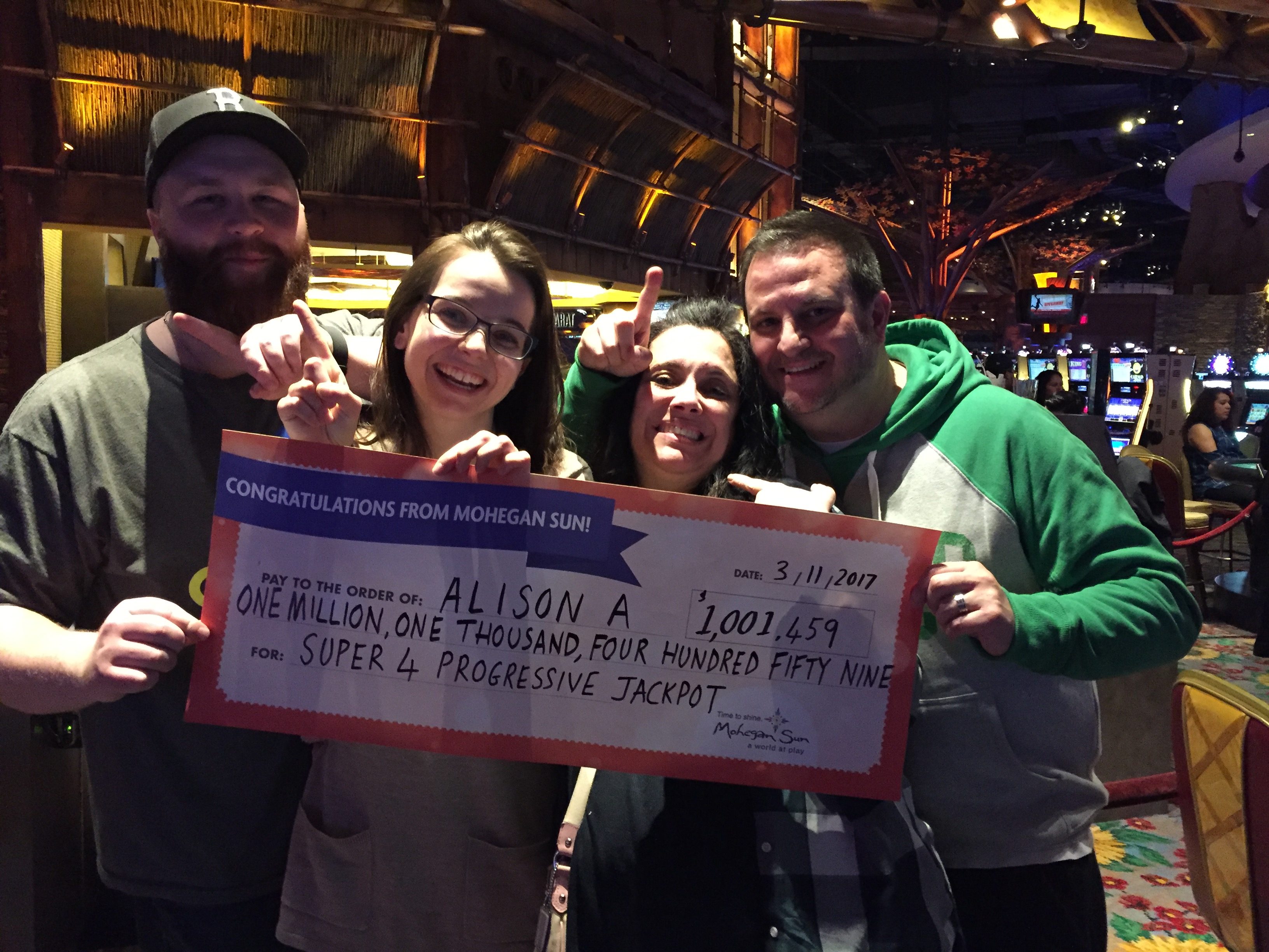 $1 million jackpot Mohegan Sun Alison Anzalone