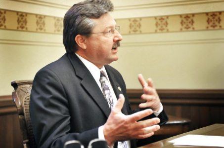 State Senator Mike Kowall’s online gambling bill approved by Senate committee.