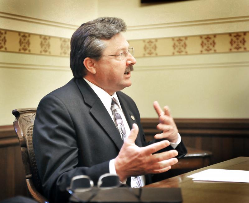 State Senator Mike Kowall’s online gambling bill approved by Senate committee.