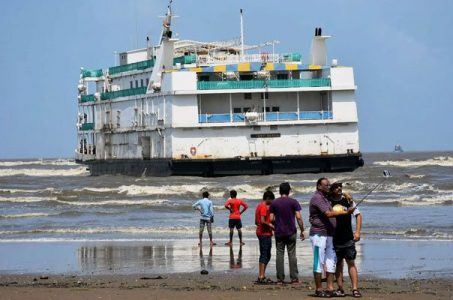 Goa’s MV Lucky 7 floating casino gets stuck on sandbank