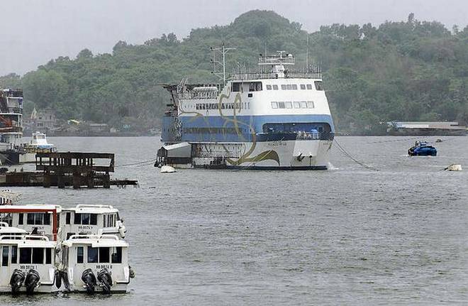 Floating Goa casino on Mondavi River.