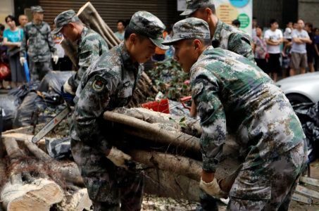 Army helps with Macau cleanup